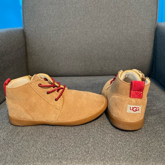 Boys Uggs - Kristjan Chukka Boots - Like New Condition - Size 12 - Picture 1 of 2